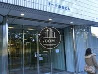ビル正面玄関です