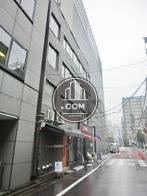 オフィス街に建ちます