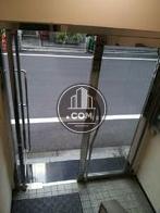 手動式の扉になります