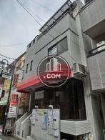 落ち着いた色合いの外観