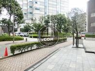 玄関前の通り