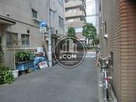 エントランス前から見た東通り方面の風景