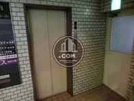 エレベーター1基です