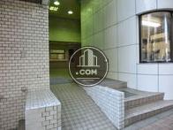 エレベーターまで扉はありません