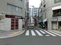 角地に建つビルです