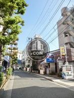 街路樹のある通り