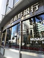 １階には銀行