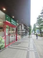 1Fに店舗が入居しています