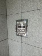 玄関左側にオートロックキーがあります