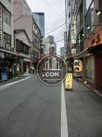 大きなビルなどは無く飲食店が建ち並んでいます