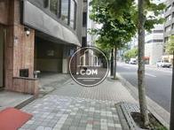 正面玄関前、人形町方面