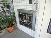 郵便受けは低めの位置にあります