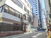 十字路の角地に見えます