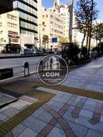 ビル前の歩道