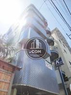 地上から見上げた外観