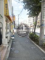 街路樹のある歩道
