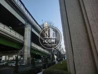 高速道路側の先にはサンシャイン60が見えます