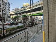 目の前は　六又交差点　です