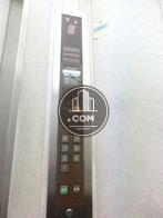 エレベーター内の操作パネル