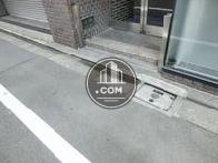 歩道に面した床面