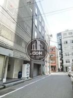 首都高速通りから1本裏手の静かなエリア