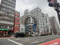 大通り沿いです