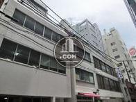 低層ビルが並びます