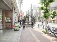 街路樹のある歩道