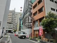 この道路の突き当たりに愛宕警察署と消防署があります