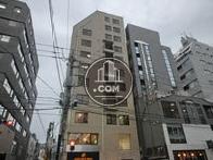 骨董通り沿いです