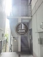 玄関奥に外階段があります