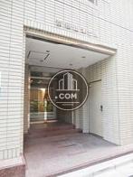 間口の広い正面玄関口