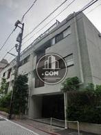 低層マンションです