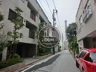 三栄通りより一本入った路地