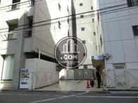 背面通りに設けられた出入り口