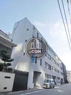 背面エリアには川が流れています