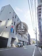 永代橋へ向かう通りです