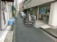 物件入口から見た周辺です