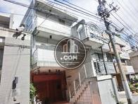 前面に外階段のあるデザイン