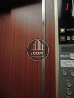 エレベーター内部は木目調です