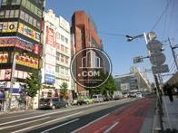 新宿駅前はすぐそこです