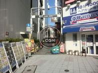 細路地にも面しています