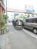 玄関前の通り