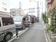 玄関前の歩道