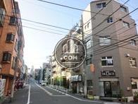 周辺には住宅が多くあります