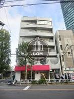 青山学院から至近の学生が多い通り沿いに立地しております
