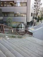 内閣府交差点近くの階段を降りた場所です