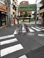商店街もすぐそば