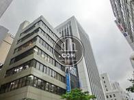 周期には大規模なビルが建っています