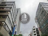 シックな色合いの外観